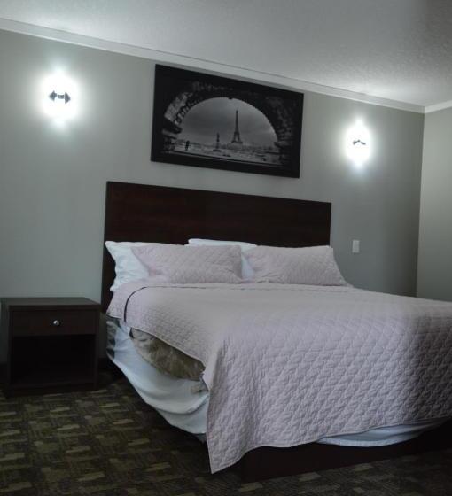 בית מלון כפרי Airport Traveller S Inn