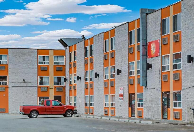 בית מלון כפרי Airport Traveller S Inn