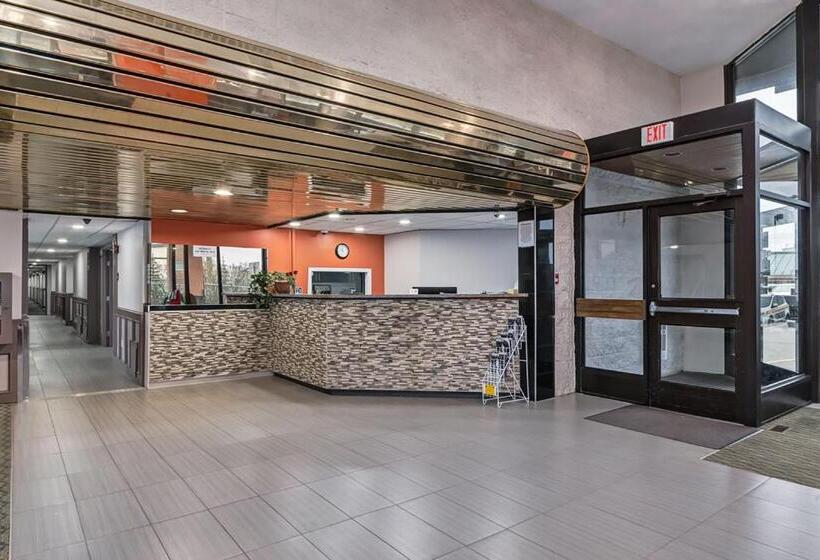 בית מלון כפרי Airport Traveller S Inn