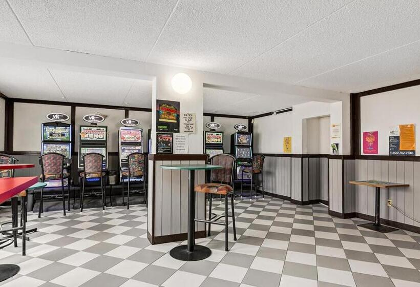 בית מלון כפרי Airport Traveller S Inn