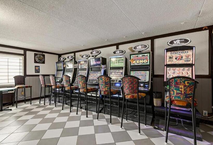 בית מלון כפרי Airport Traveller S Inn