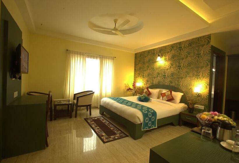 Отель Royal Shades