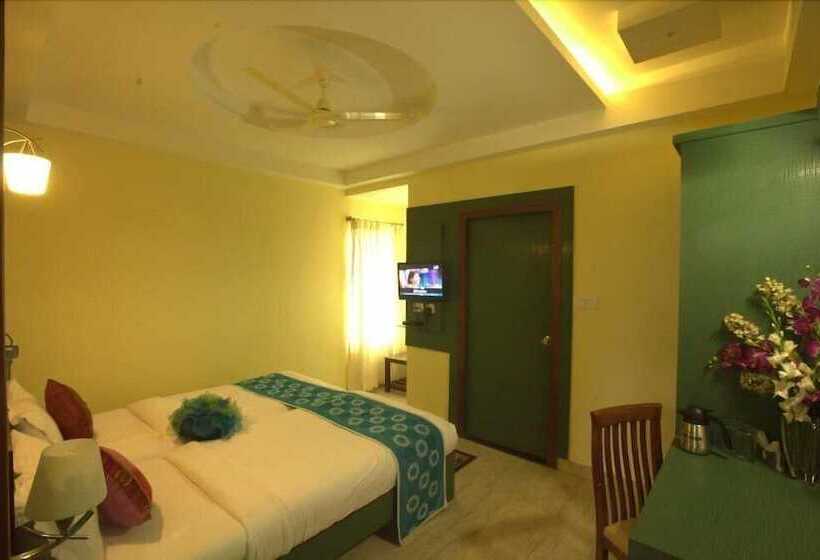 Отель Royal Shades