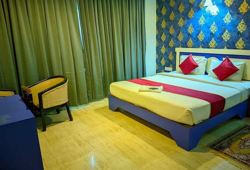 Отель Royal Shades