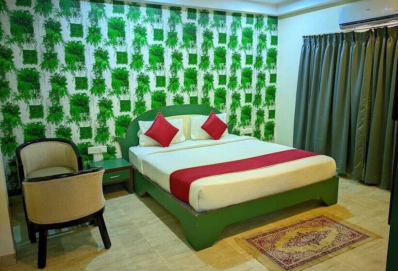 Отель Royal Shades