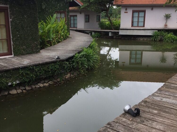 Отель Chiangmai Royal Creek