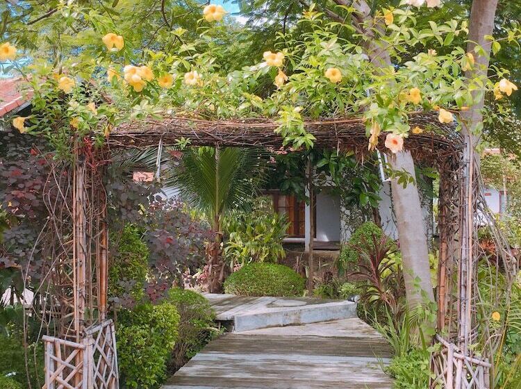 Отель Chiangmai Royal Creek