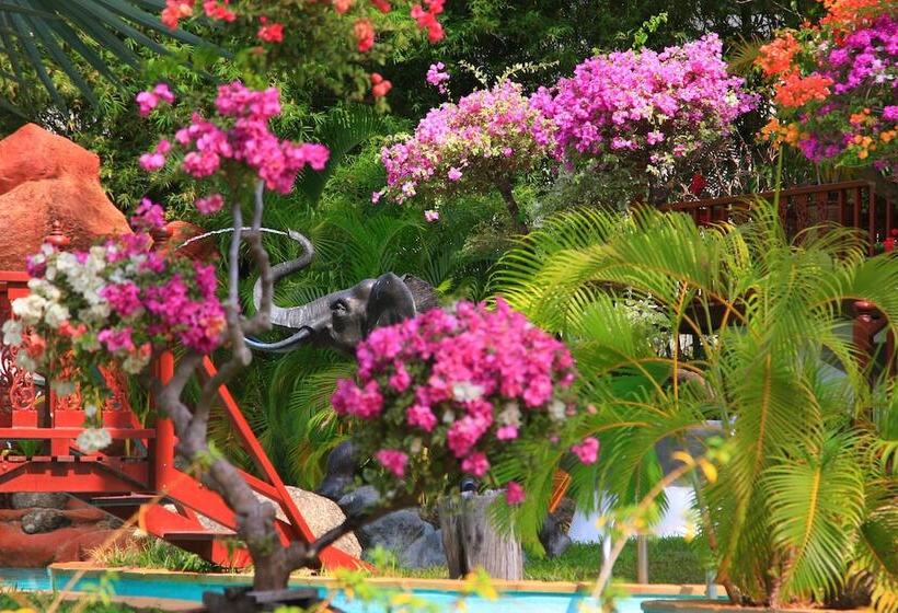 בית מלון כפרי Coco Palace Resort