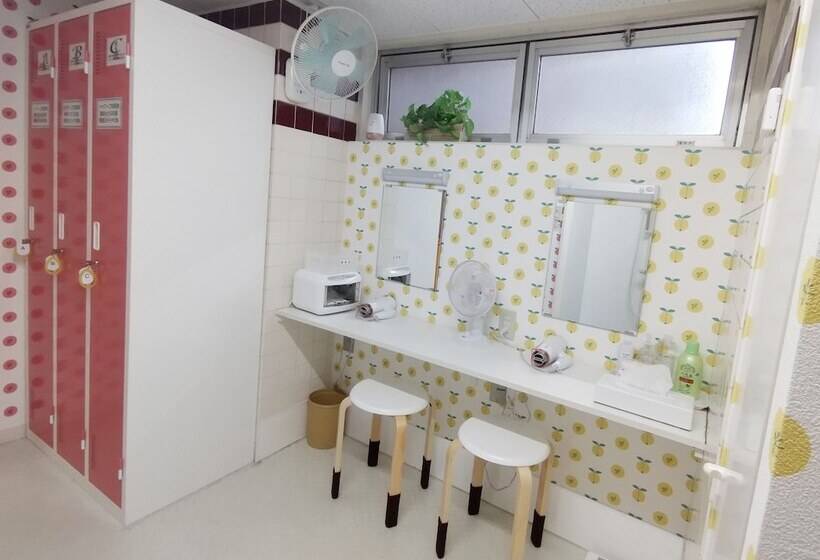 Capsule Hotel The Inn