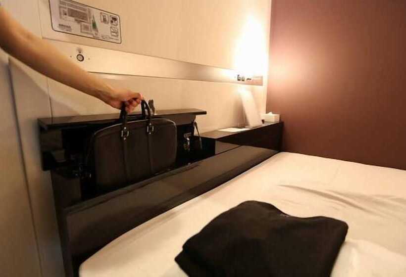 Капсульный Oтель First Cabin Hakata