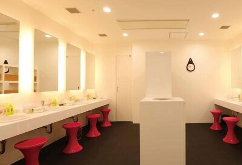 Капсульный Oтель First Cabin Hakata