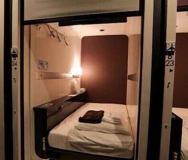 Капсульный Oтель First Cabin Hakata