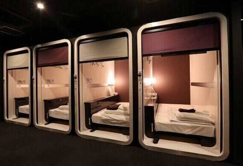 Капсульный Oтель First Cabin Hakata