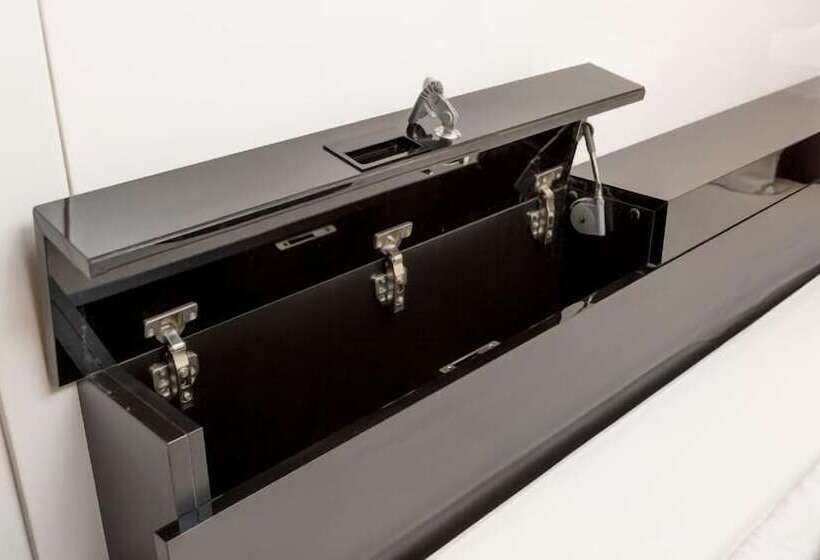 Капсульный Oтель First Cabin Hakata