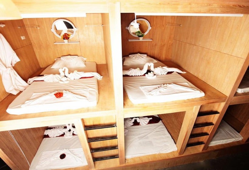 캡슐 호텔 WhyNot Backpackers