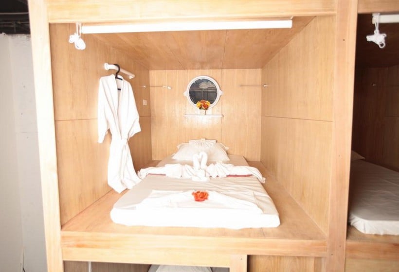 캡슐 호텔 WhyNot Backpackers