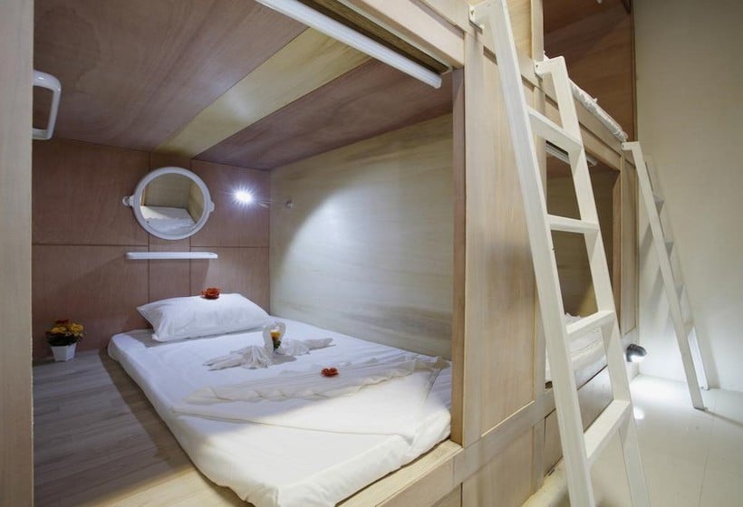 캡슐 호텔 WhyNot Backpackers