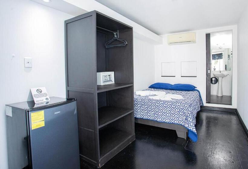 בית מלון כפרי El Faro Containers Beach