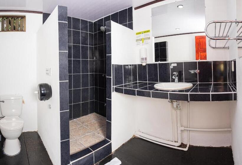 בית מלון כפרי El Faro Containers Beach