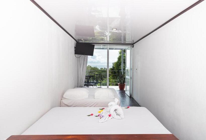 בית מלון כפרי El Faro Containers Beach