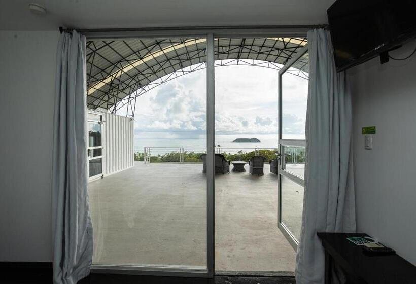 בית מלון כפרי El Faro Containers Beach