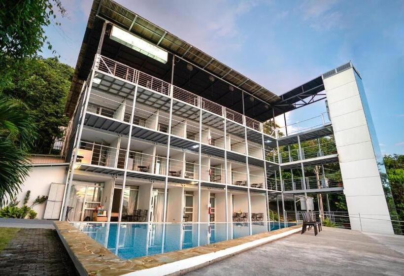 בית מלון כפרי El Faro Containers Beach