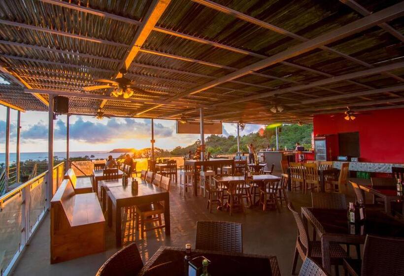 בית מלון כפרי El Faro Containers Beach