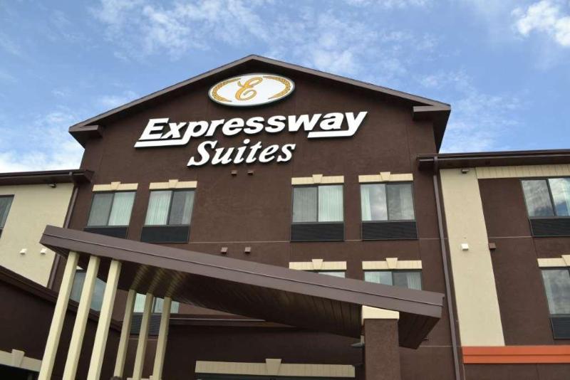 호텔 Grand Forks Lodge And Suites