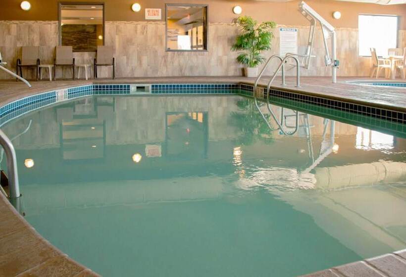 호텔 Grand Forks Lodge And Suites