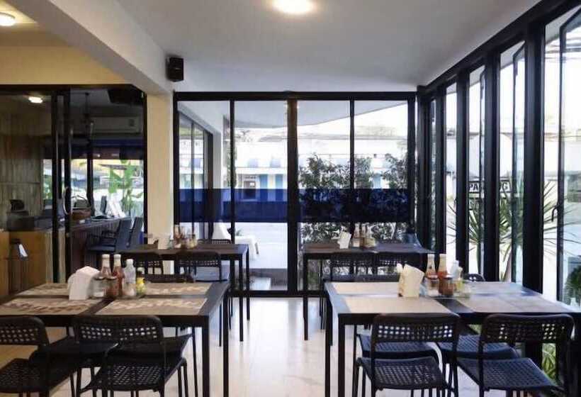 호텔 First Residence