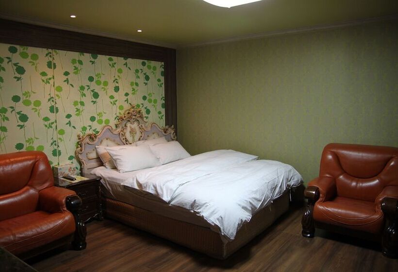 فندق Gunsan Western