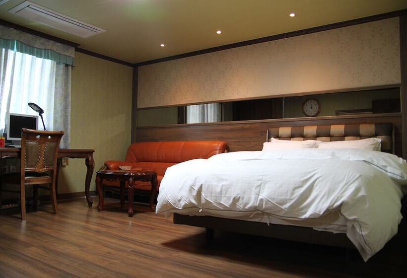 فندق Gunsan Western