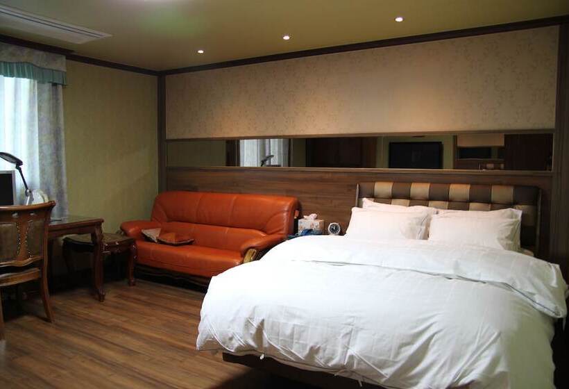 בית מלון כפרי Gunsan Western