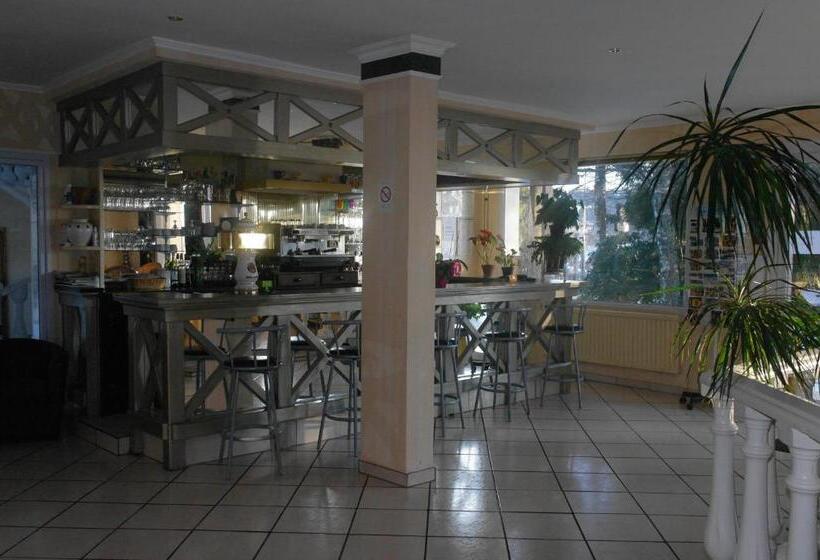 בית מלון כפרי Hostellerie Saint Clément