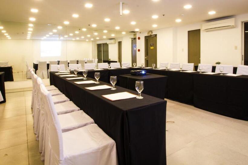 Jade Hotel And Suites