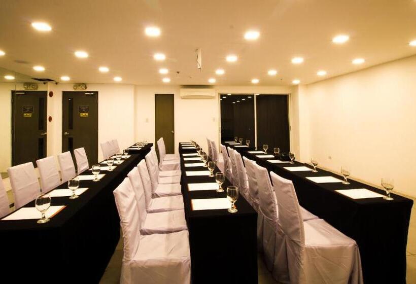 Jade Hotel And Suites