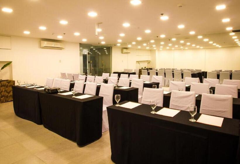 Jade Hotel And Suites