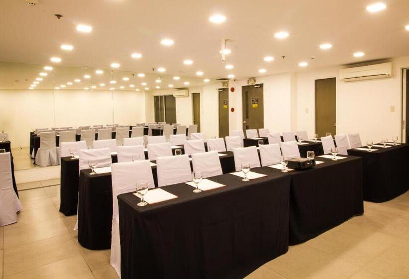 Jade Hotel And Suites