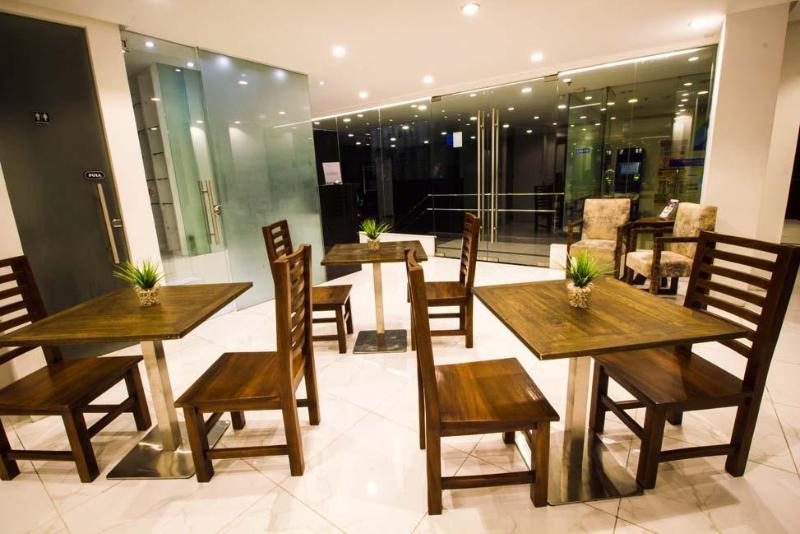 Jade Hotel And Suites