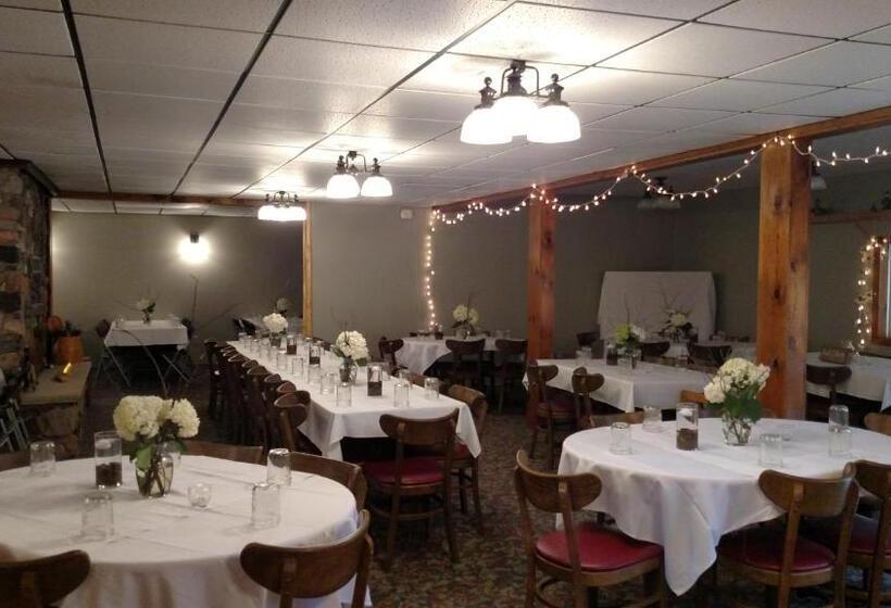 فندق North Ironwood Acres   Black River Lodge