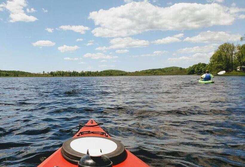 فندق North Ironwood Acres   Black River Lodge