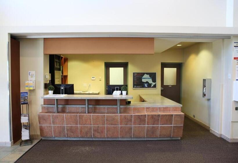 فندق Residence & Conference Centre Barrie