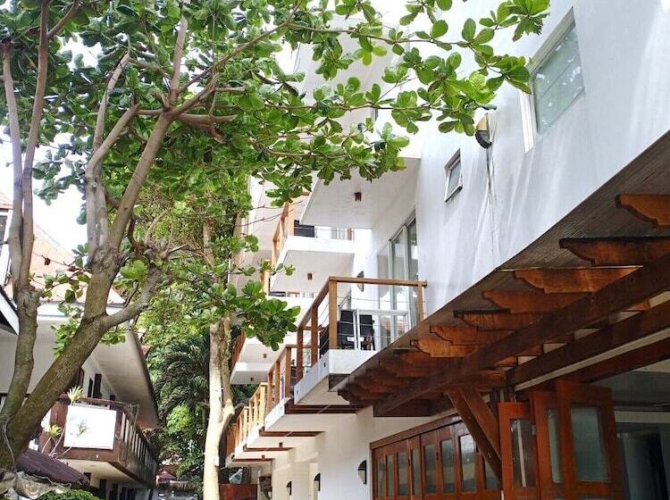 בית מלון כפרי Signature Boracay South Beach