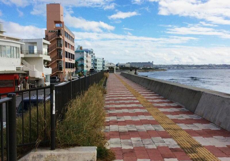 בית מלון כפרי Sunset American