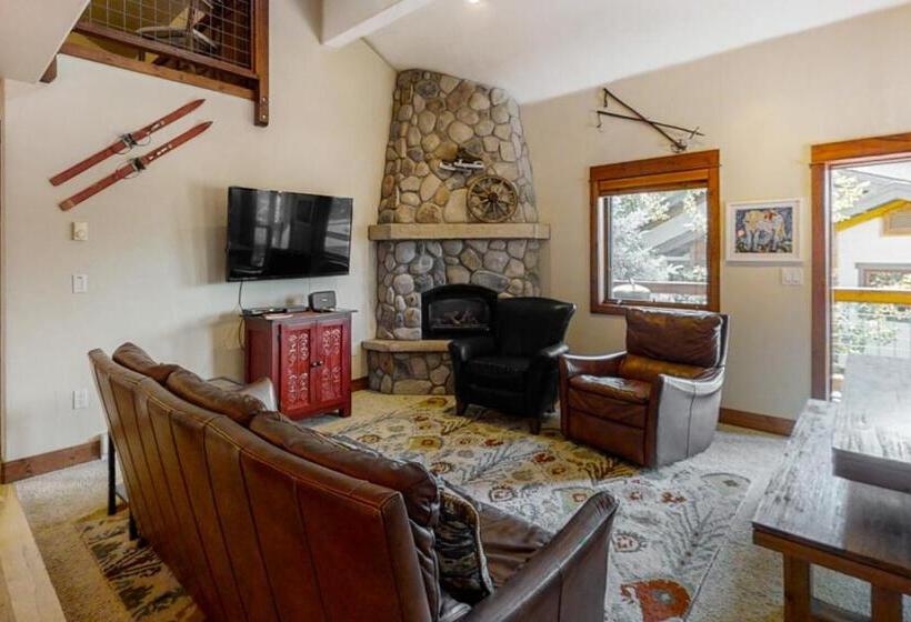 ホテル The Pines By Retreatia