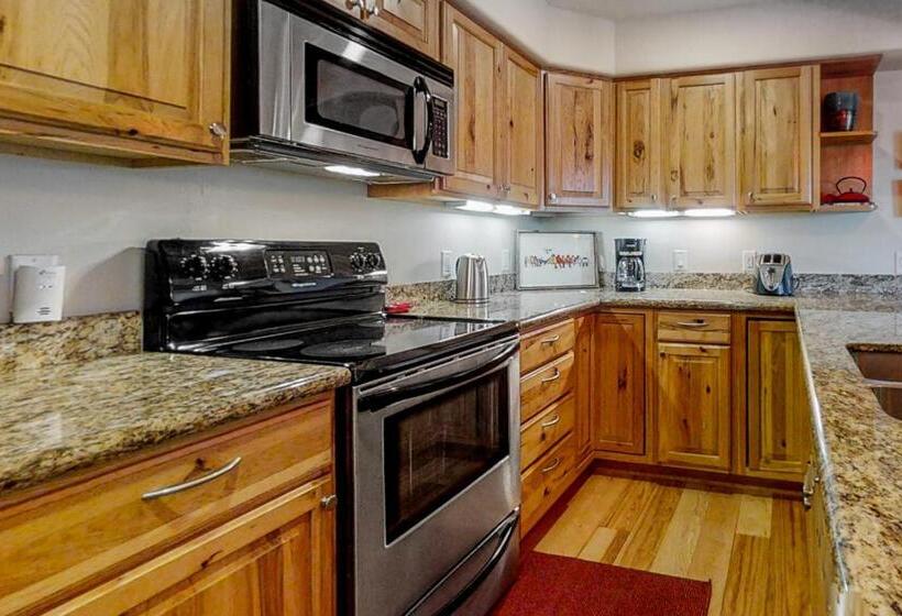 ホテル The Pines By Retreatia