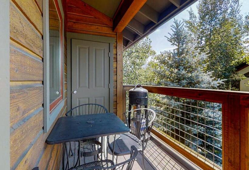 ホテル The Pines By Retreatia