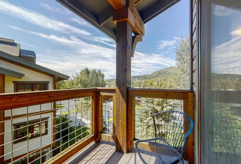 ホテル The Pines By Retreatia