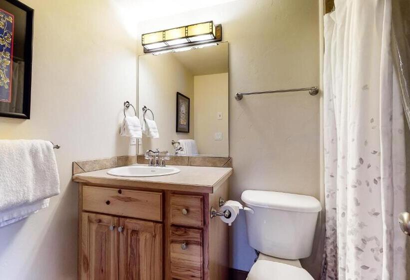 ホテル The Pines By Retreatia