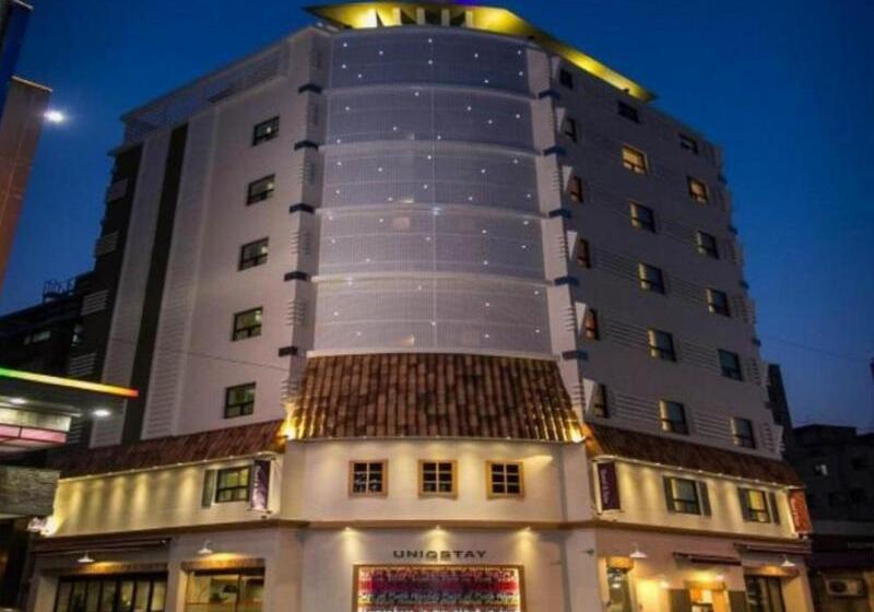 هتل Uniqstay